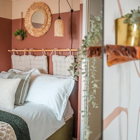 4-Bed Cotswold Getaway With Hot Tub & Gaming Room Churchdown Экстерьер фото