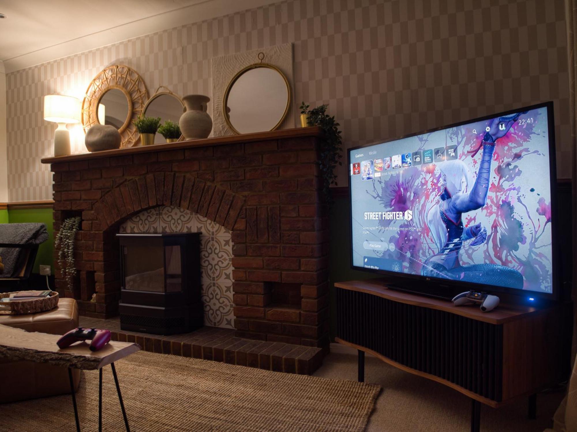 4-Bed Cotswold Getaway With Hot Tub & Gaming Room Churchdown Экстерьер фото